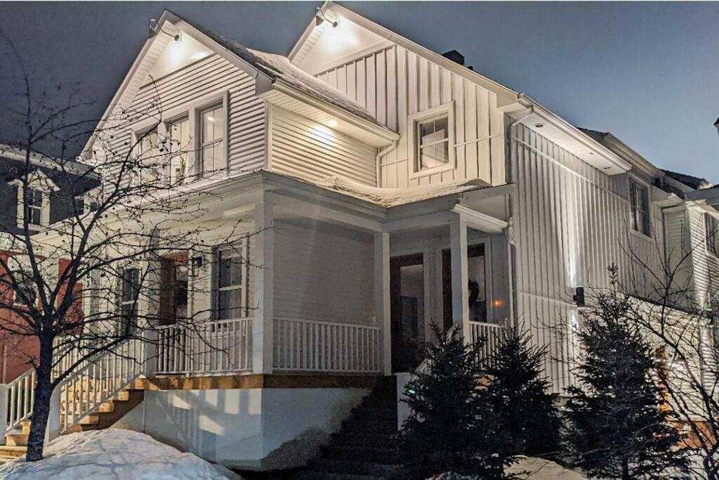 883 Suite 102 Bromont Vieux Village 2Cac , Foyer Экстерьер фото