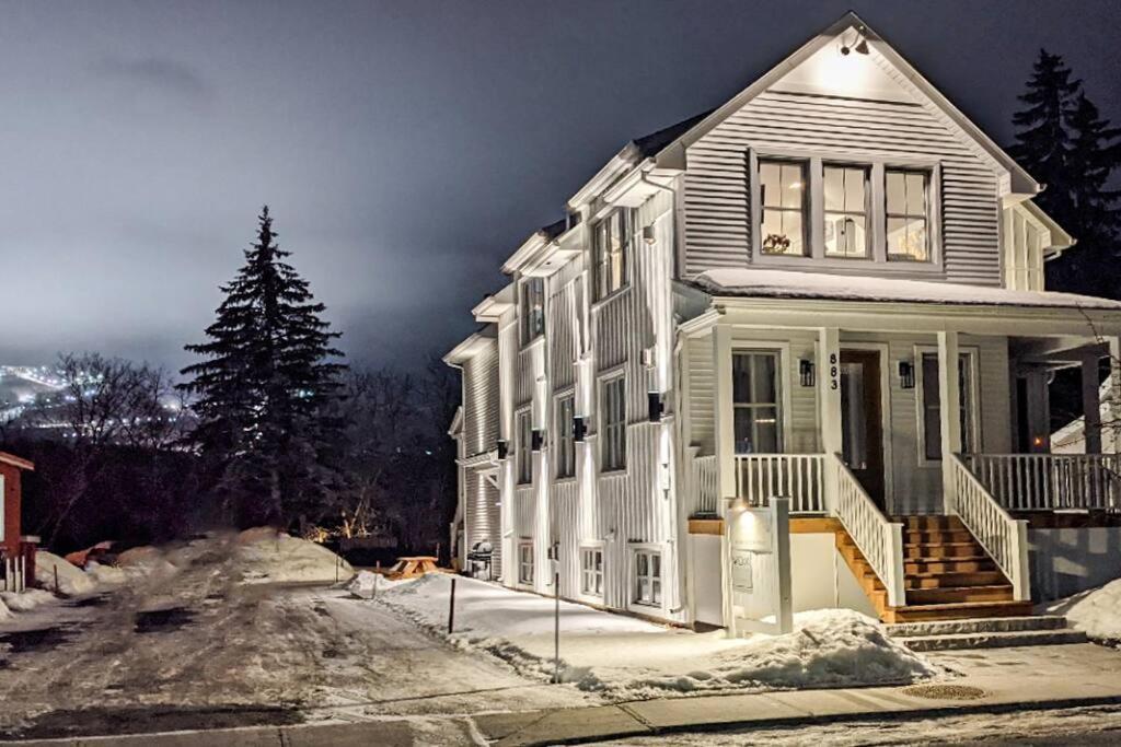 883 Suite 102 Bromont Vieux Village 2Cac , Foyer Экстерьер фото