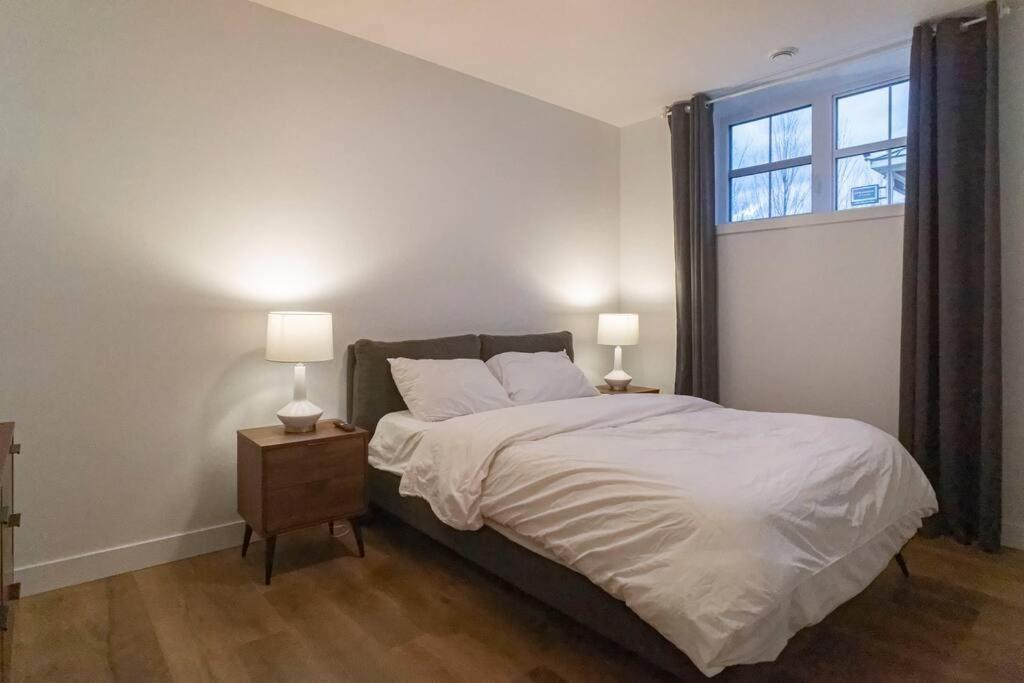 883 Suite 102 Bromont Vieux Village 2Cac , Foyer Экстерьер фото