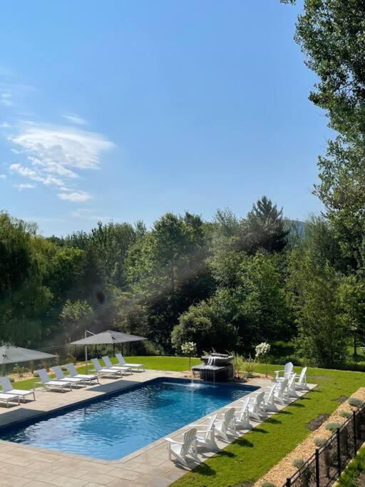 883 Suite 102 Bromont Vieux Village 2Cac , Foyer Экстерьер фото