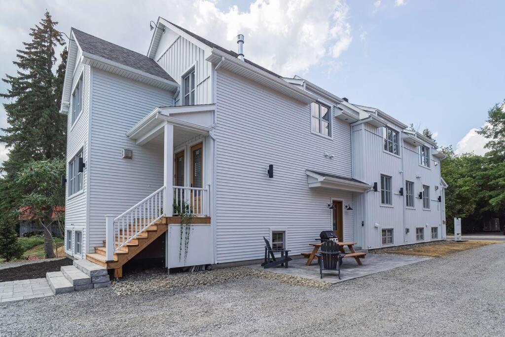 883 Suite 102 Bromont Vieux Village 2Cac , Foyer Экстерьер фото