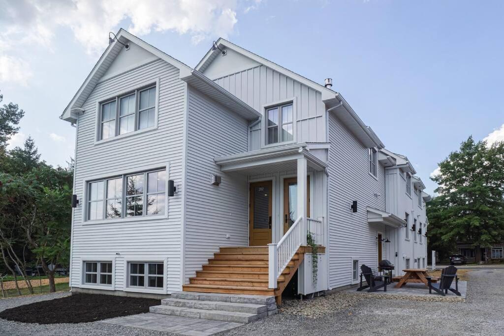 883 Suite 102 Bromont Vieux Village 2Cac , Foyer Экстерьер фото