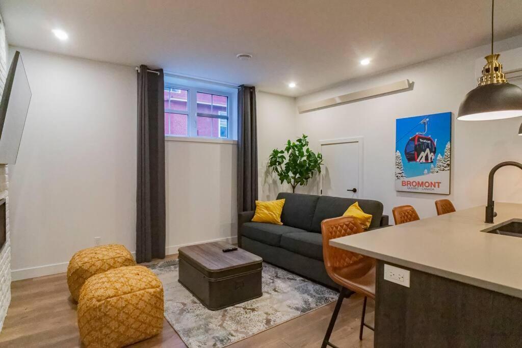 883 Suite 102 Bromont Vieux Village 2Cac , Foyer Экстерьер фото